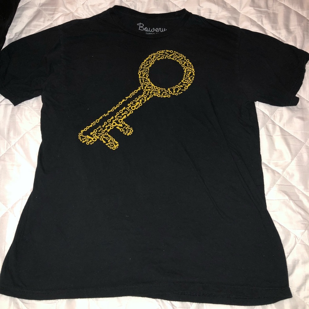 T SHIRT